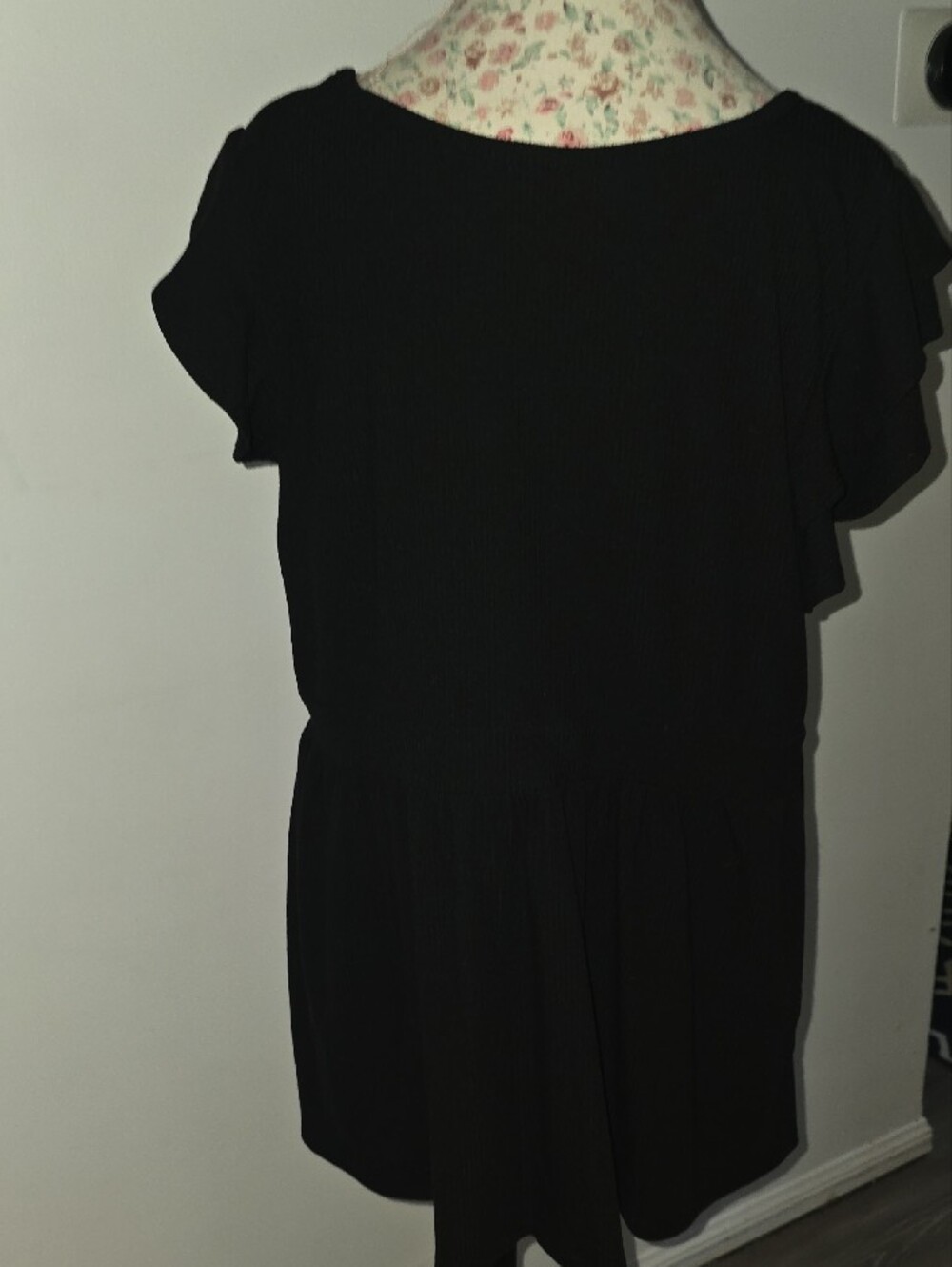 torrid Black Ruffle-Sleeve Tank Top - Picture 4 of 5